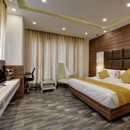 Golden Tree Hotel Noida Eksteriør billede