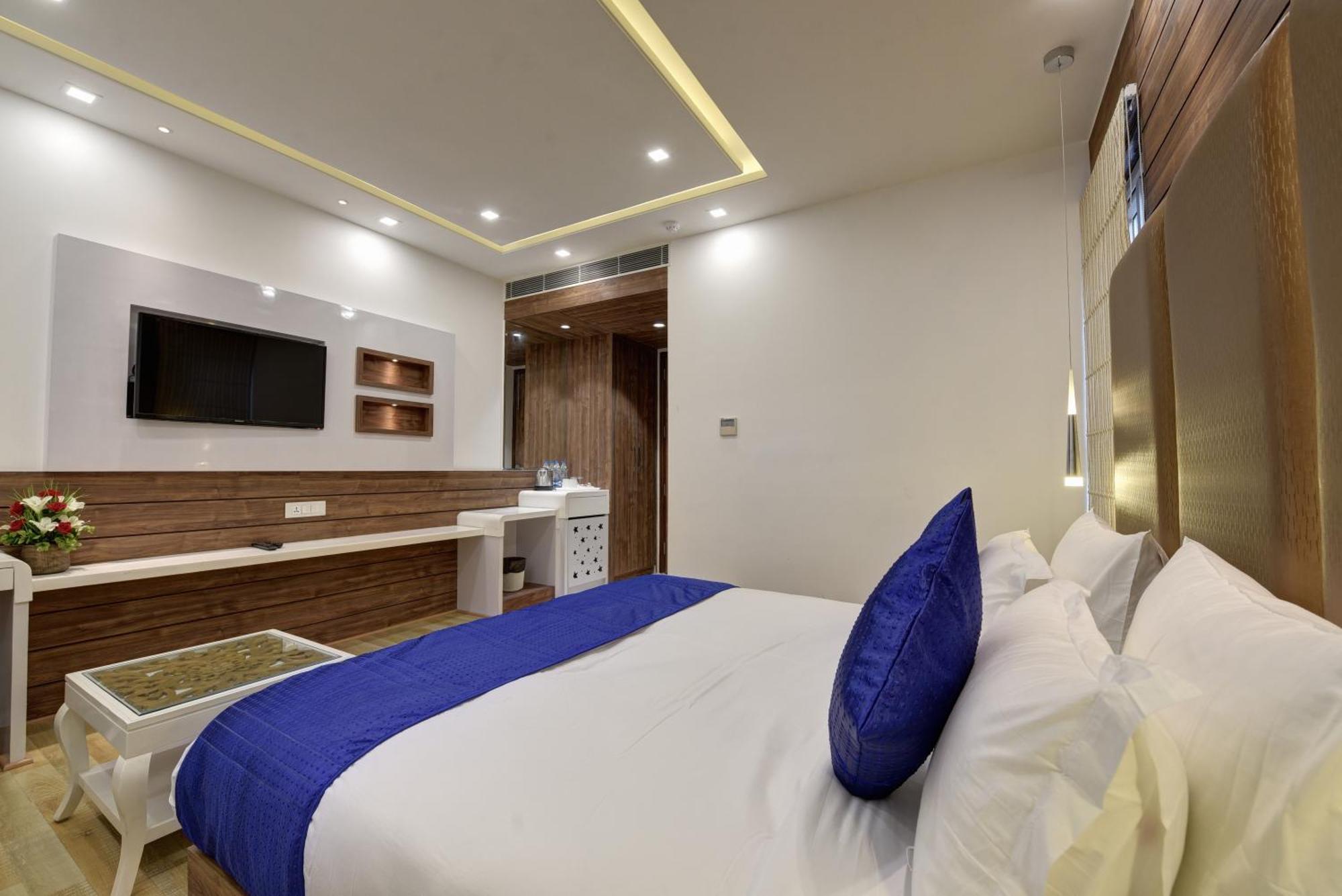 Golden Tree Hotel Noida Eksteriør billede